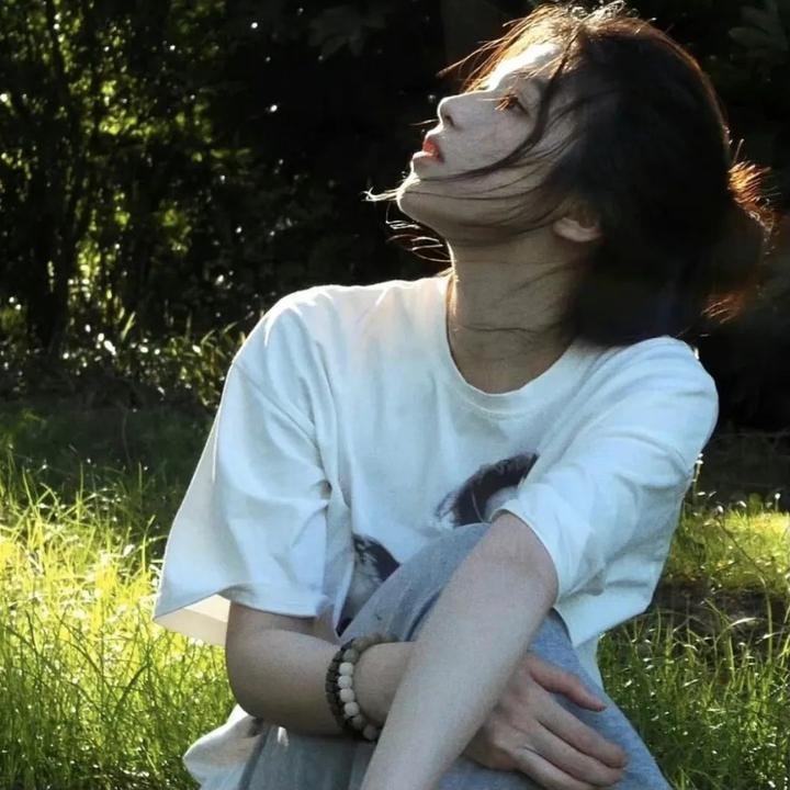 苏美瞳铃眼海报